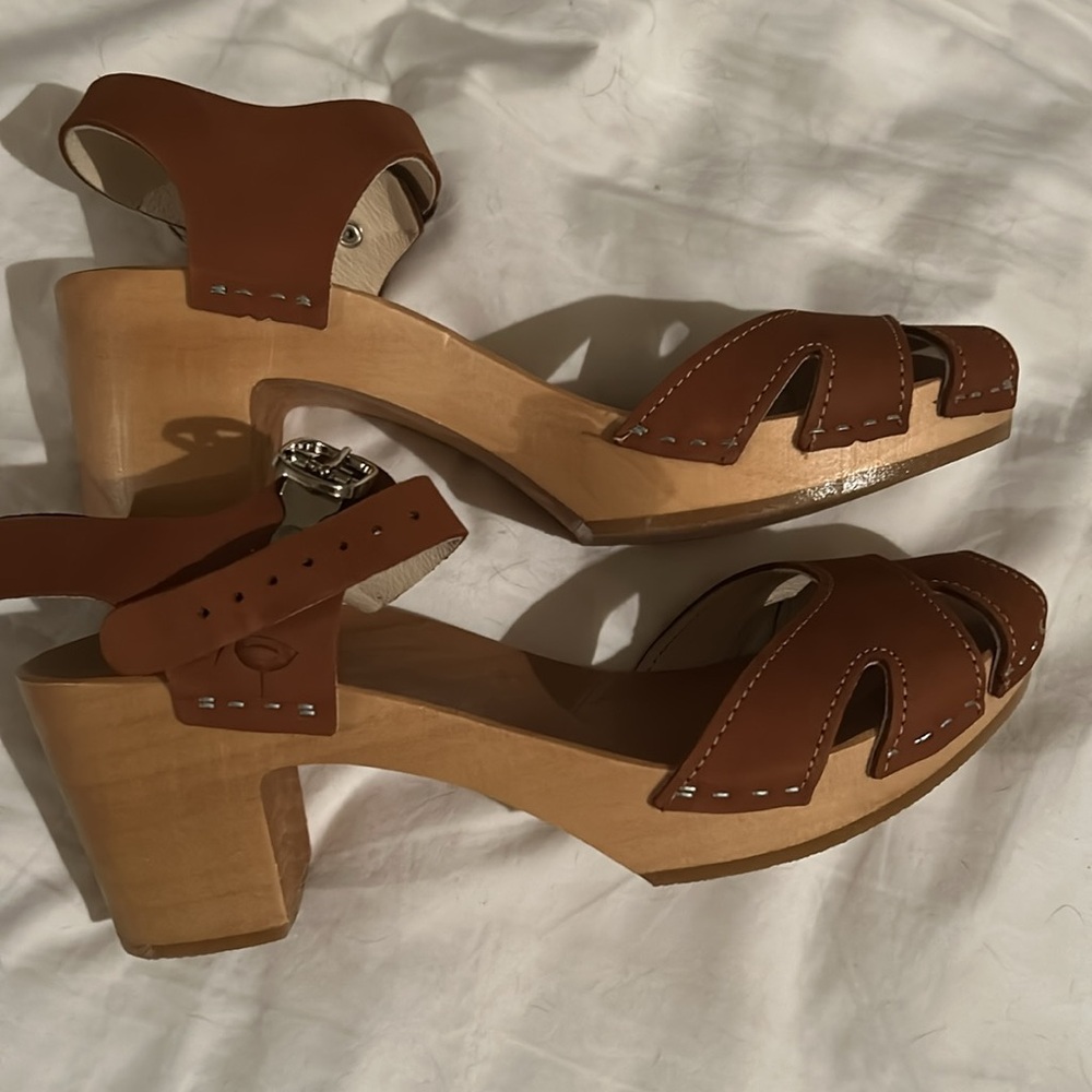 Tan and Brown Leather Mules with Block Heel - Picture 4 of 7